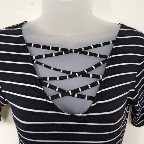 DECREE Body Suit Stripe Black White Criss Cross Plunge Front Short Sleeve Medium - Picture 3 of 7